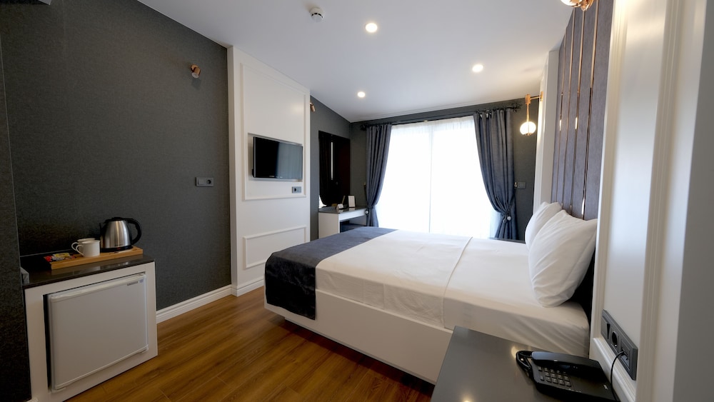 Deluxe Room - Photo 6