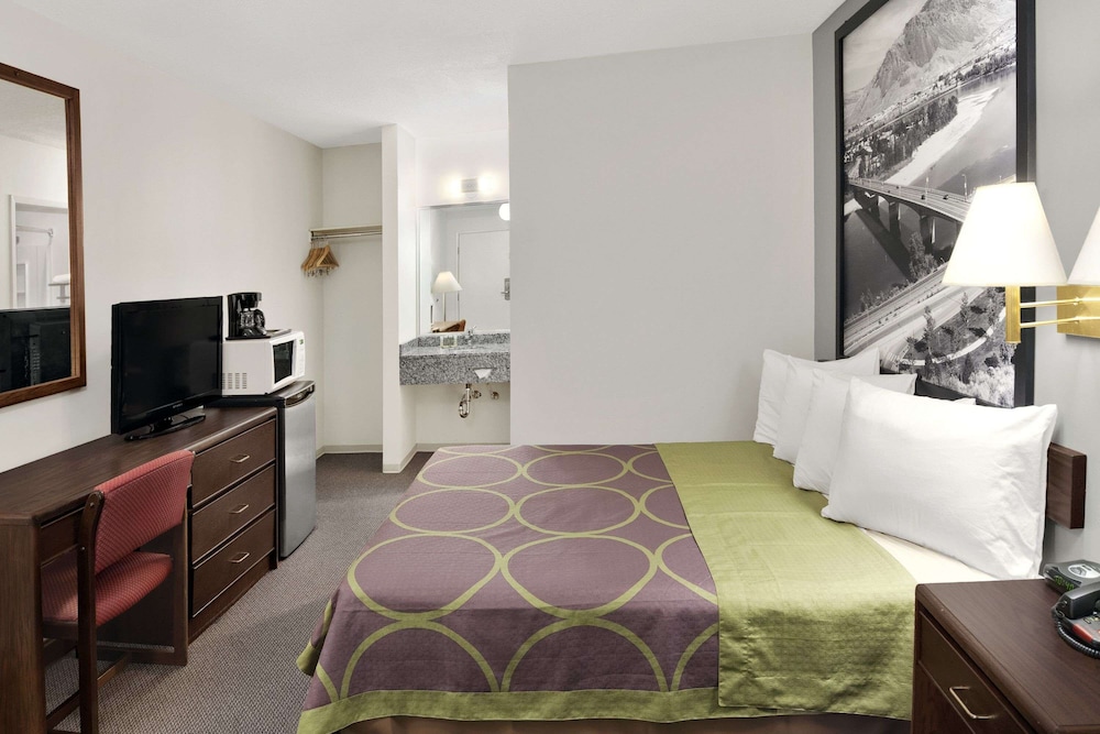 Kitchenette Room, 1 Queen Bed, Fridge, Microwave, Stove Top, Non Smoking photo 1