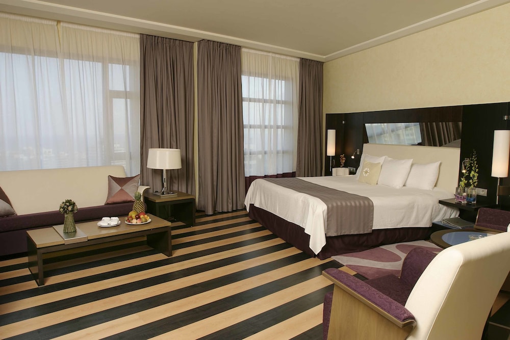 Junior Suite, 1 Bedroom, Pool Access (Corner) - Photo 3