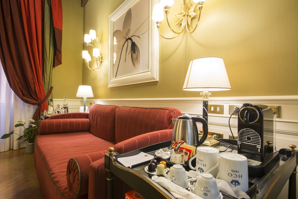 Deluxe Suite, 2 Bedrooms, Smoking - Photo 7