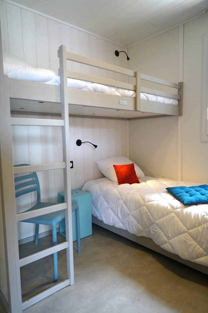 Chalet (Floating) photo 1