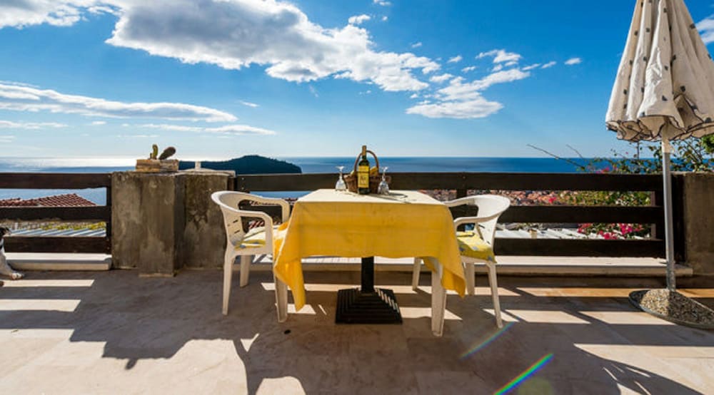 Double Room with Shared Terrace photo 2