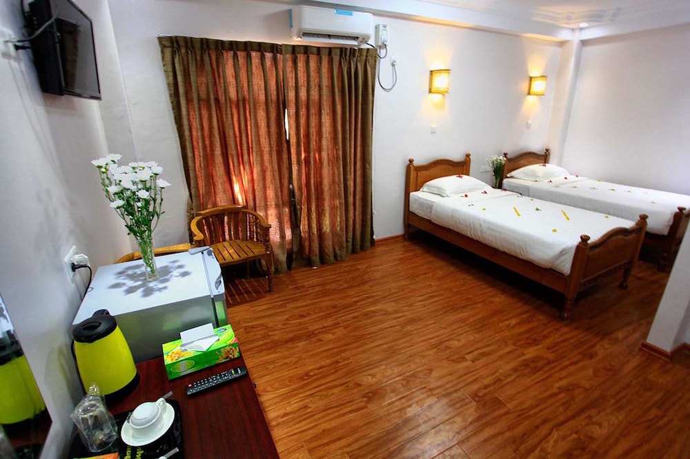 Deluxe Double or Twin Room, 1 Double or 2 Twin Beds, Pool View photo 3