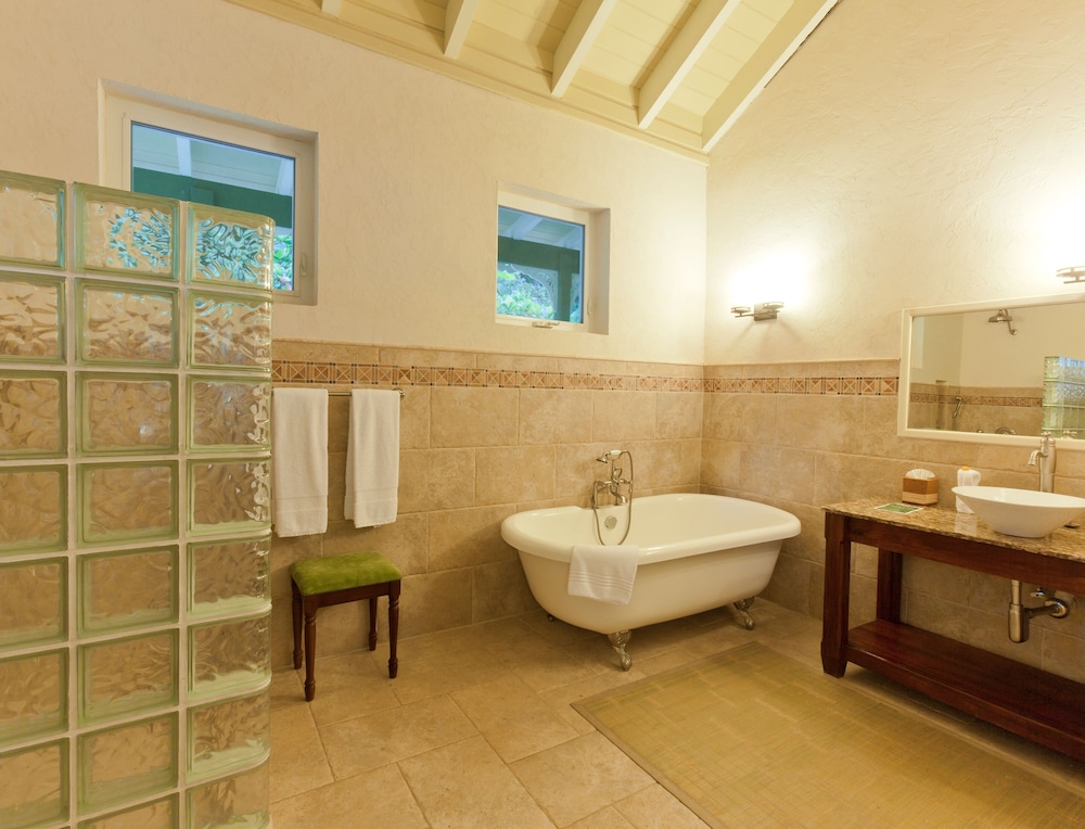Honeymoon Suite, 1 King Bed, Ocean View photo 3