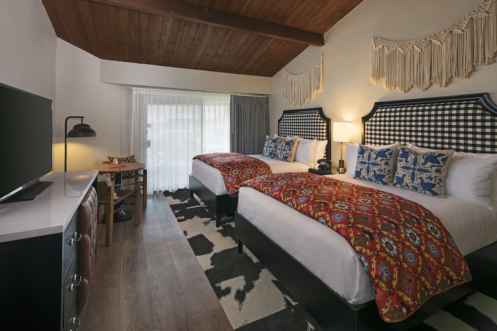 Room, 2 Queen Beds, Patio, Pool View photo 1