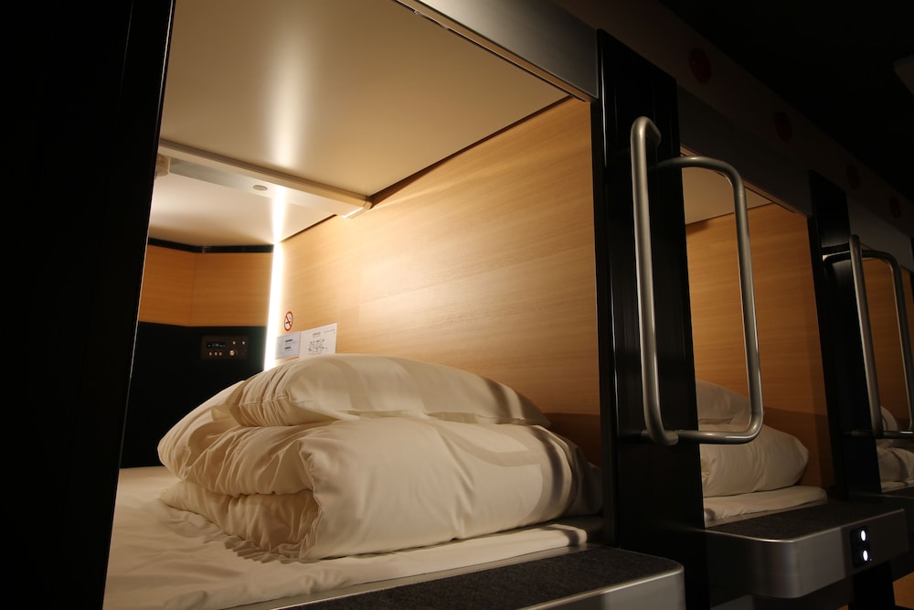 Upper Capsule Room photo 2