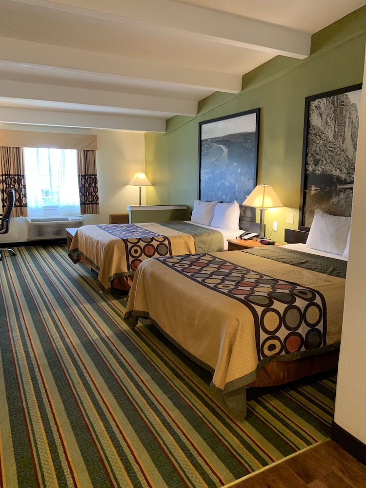 Standard Room, 2 Queen Beds - Photo 4