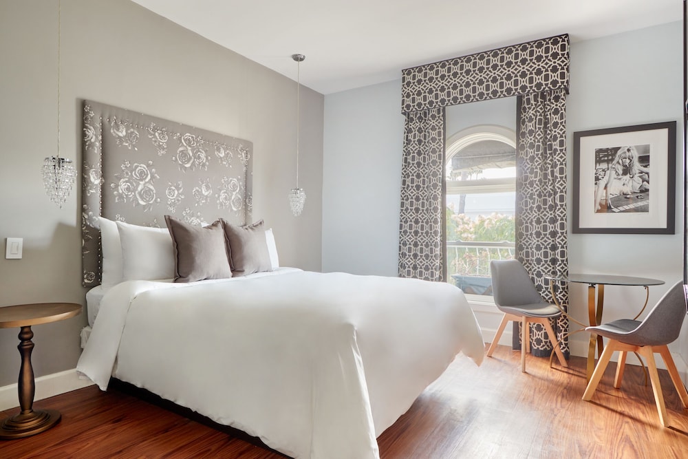 Superior Room, 1 Queen Bed photo 1