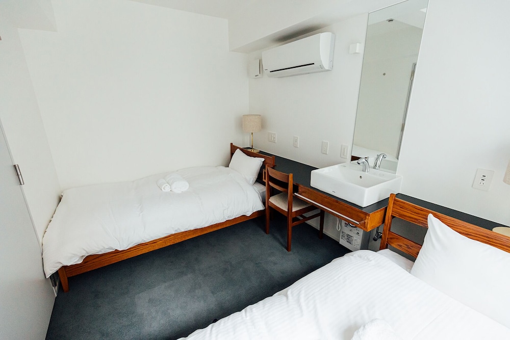 Basic Twin Room, Shared Bathroom