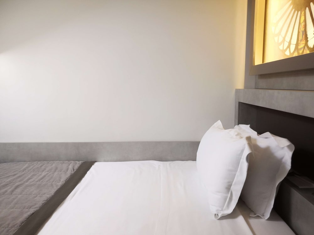 Classic Room, 1 Double Bed, Non Smoking (Small Room) - Photo 3