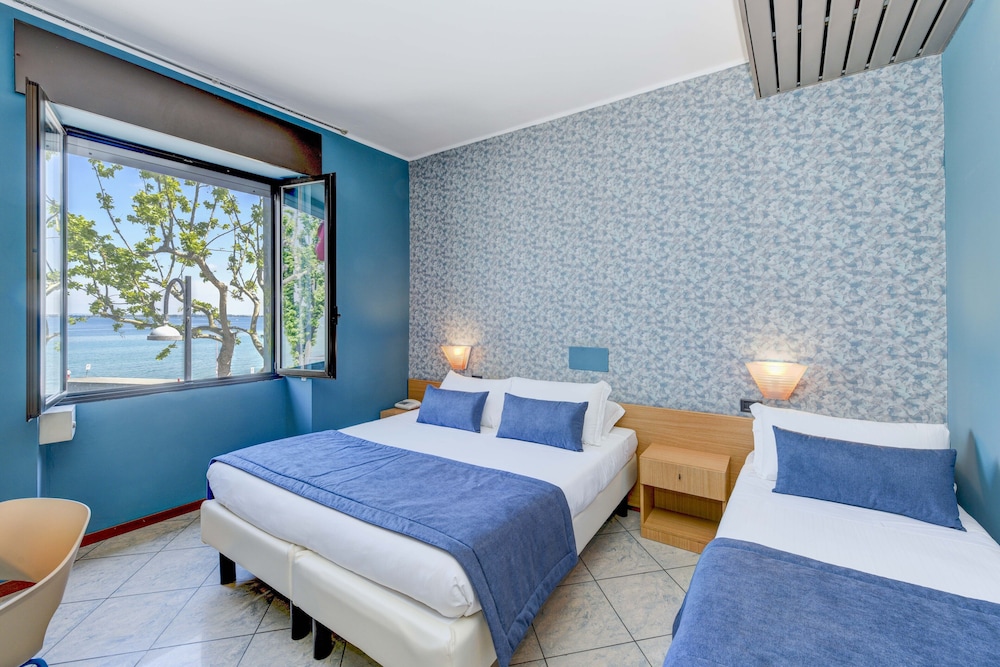 Classic Room, Lake View - Photo 11