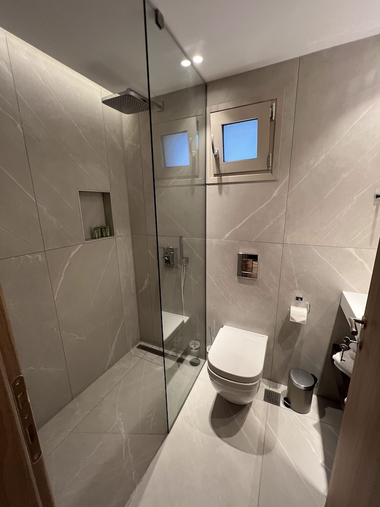 Comfort Room photo 2
