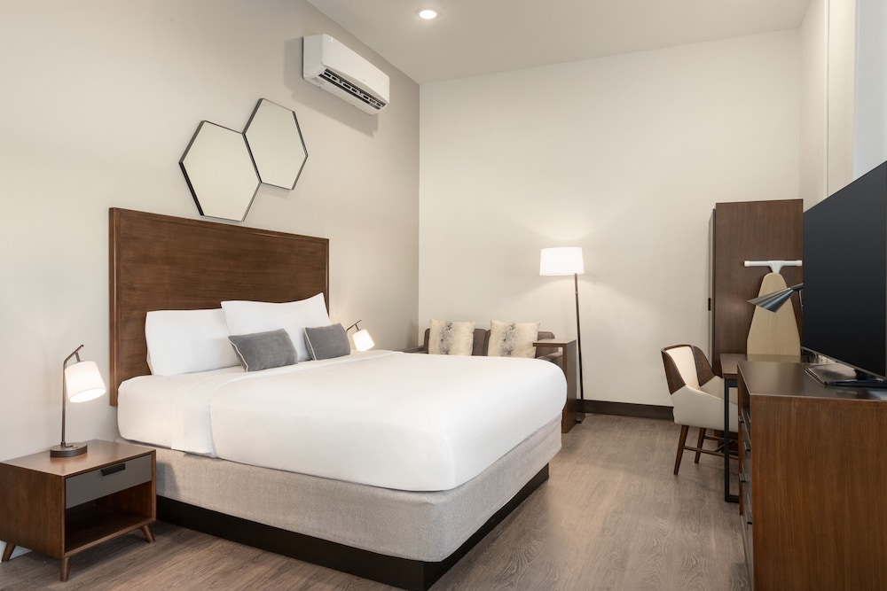 Superior Room, 1 Queen Bed with Sofa bed, Non Smoking - Photo 2