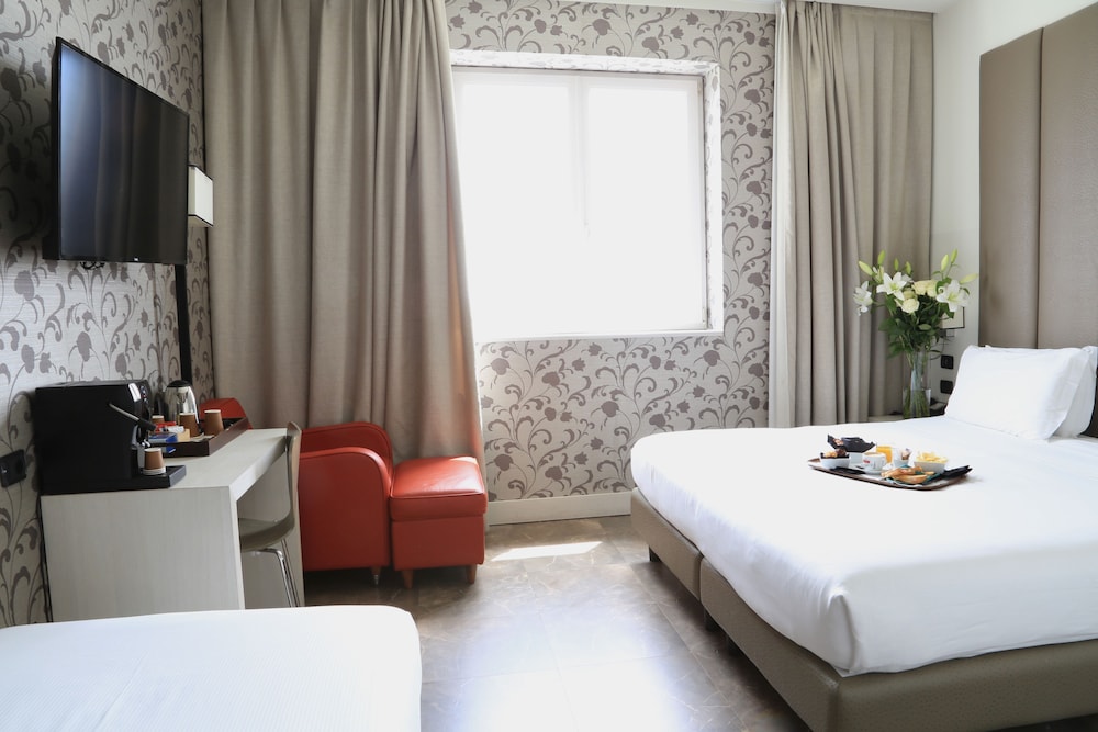 Triple Room (1 king bed and 1 single)