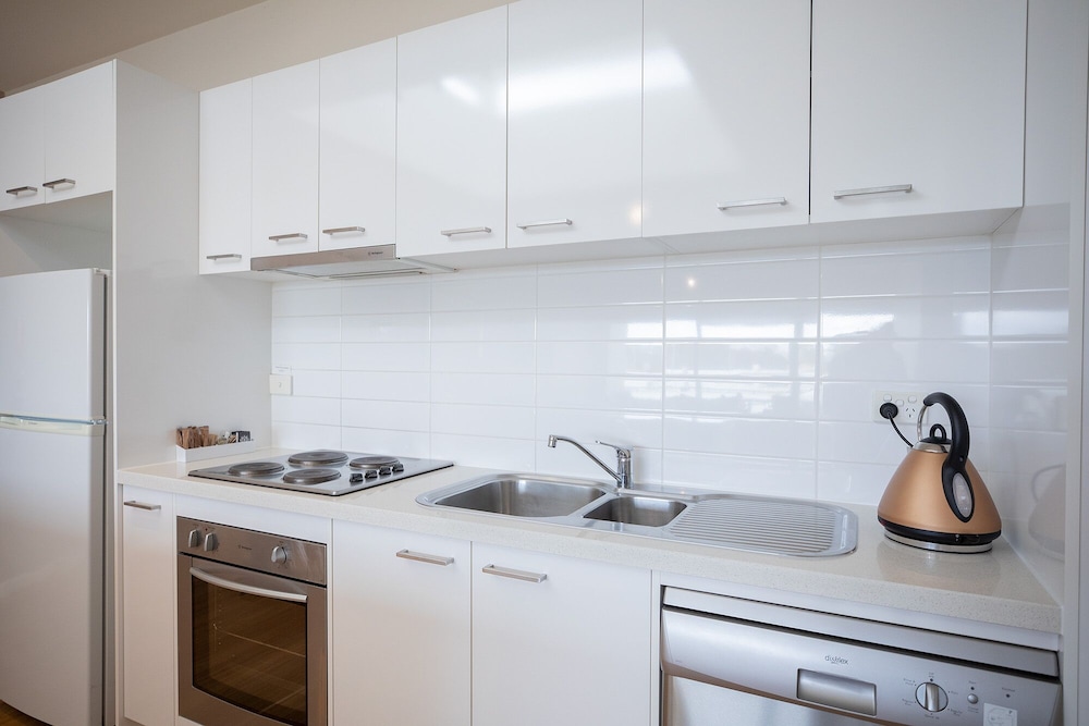 Deluxe Two Bedroom Apartment - Waterfront photo 2