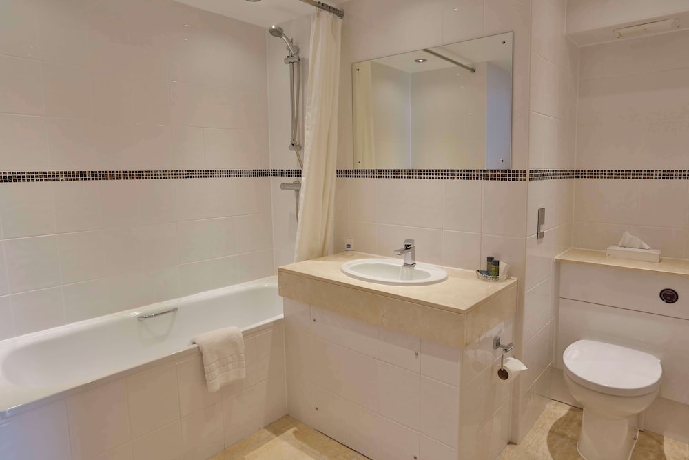 Comfort Room, Multiple Beds, Non Smoking photo 3