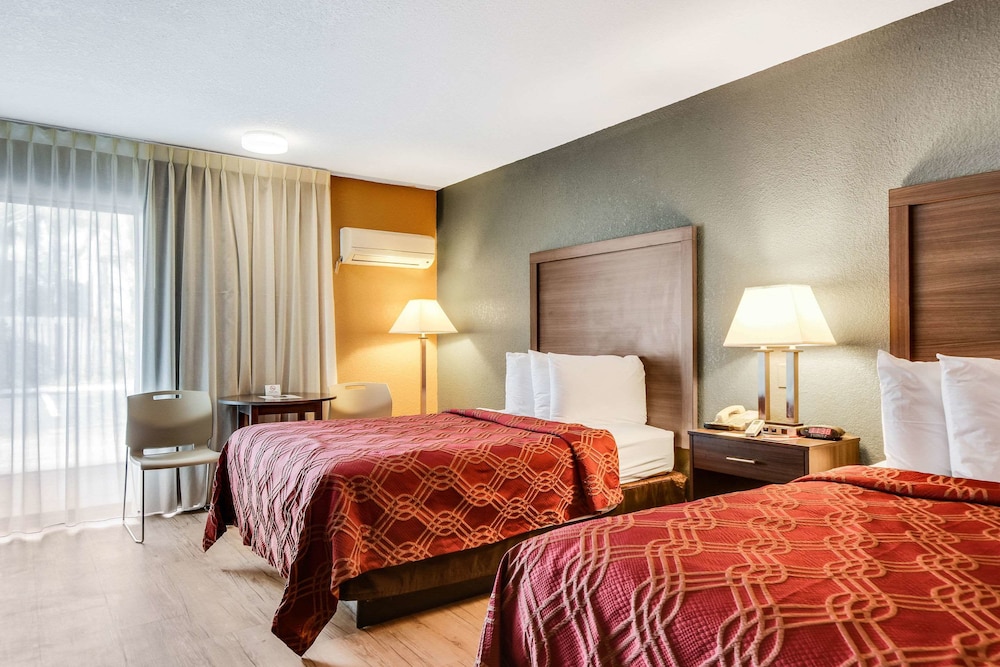 Room, 2 Double Beds, Non Smoking (Private Bath)