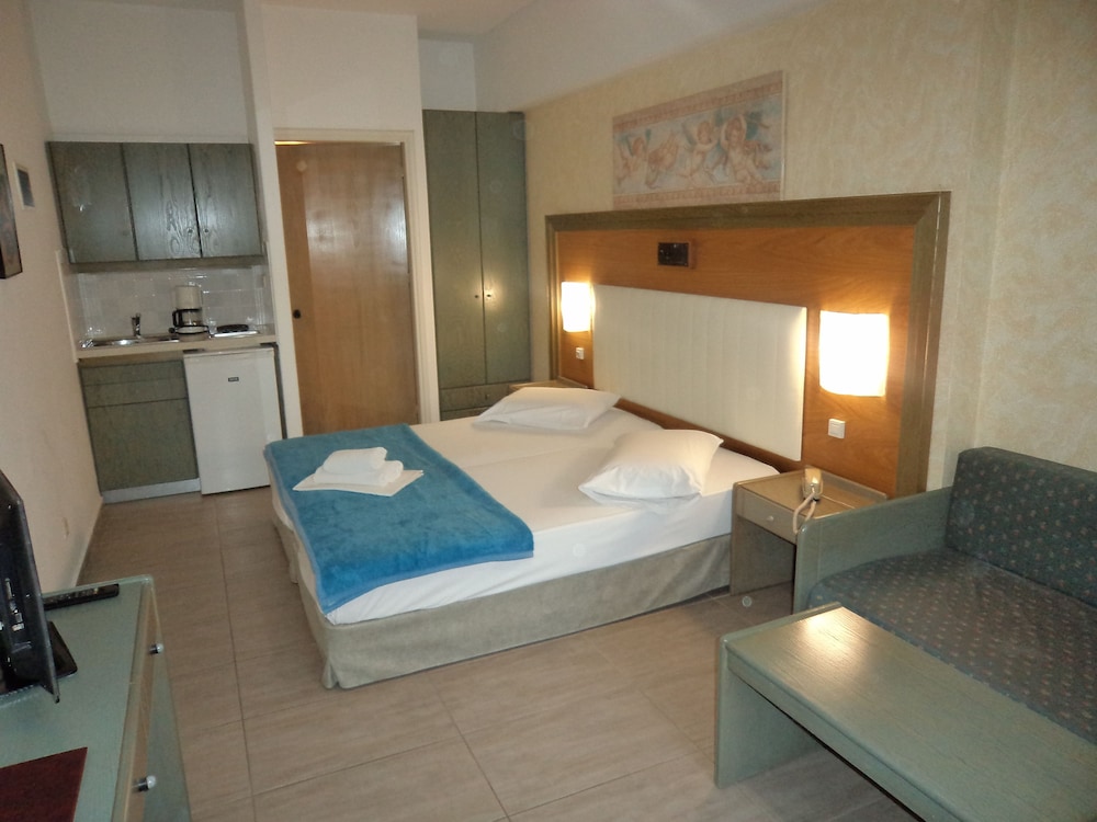 Twin Room, Pool View, Ground Floor