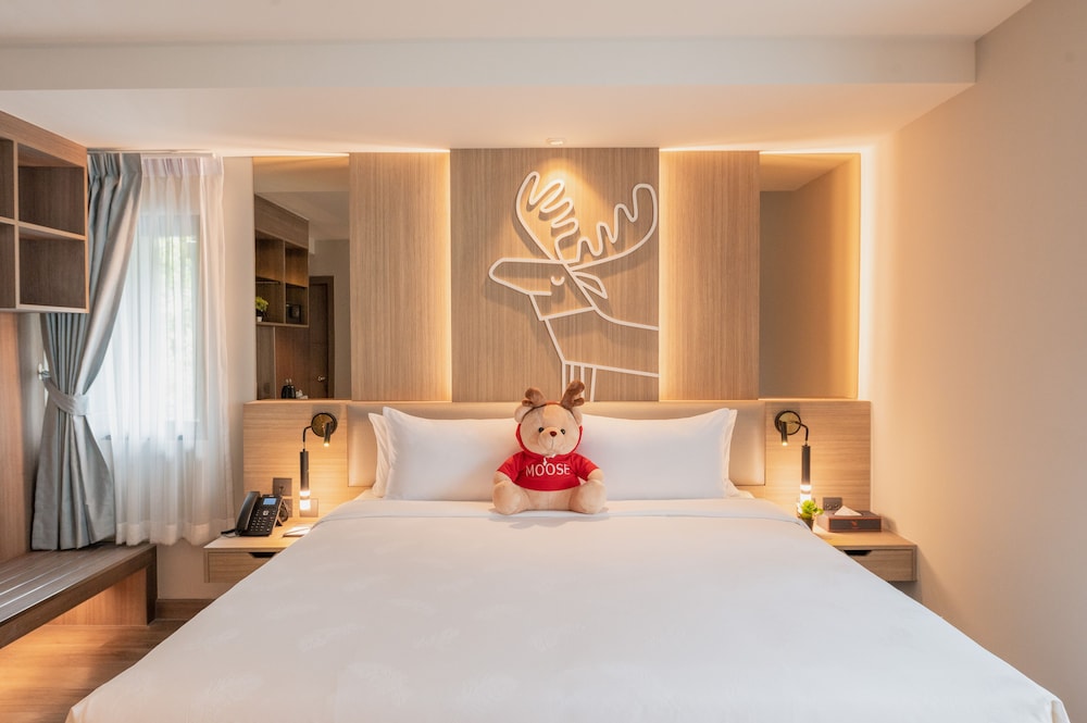 Superior King Bed - Photo 4