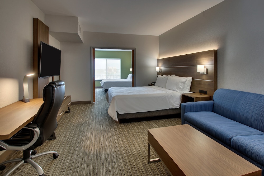 Suite, 1 Bedroom - Photo 1