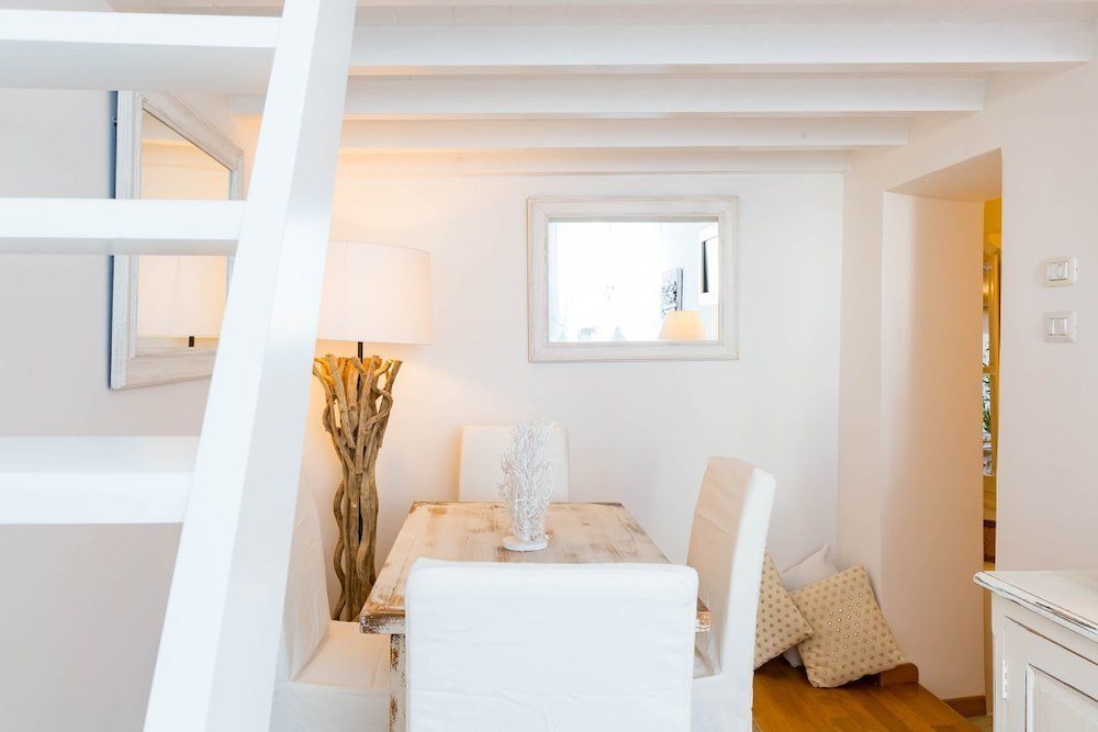 House, 2 Bedrooms photo 3