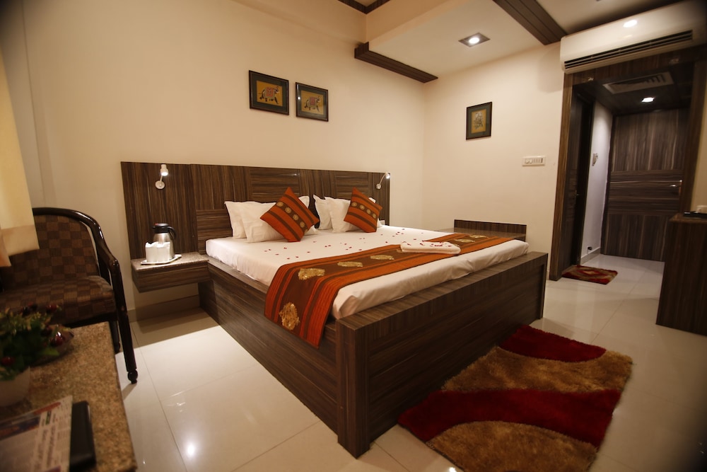 Deluxe Double Room, City View