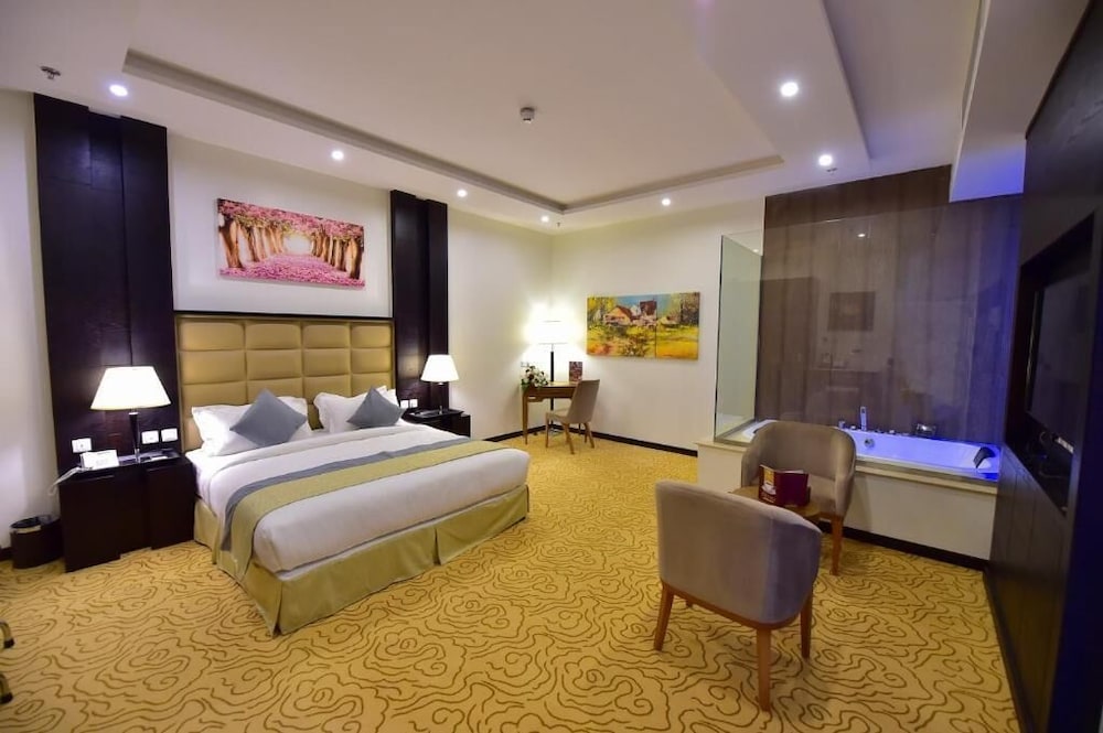 Family Suite, Jetted Tub