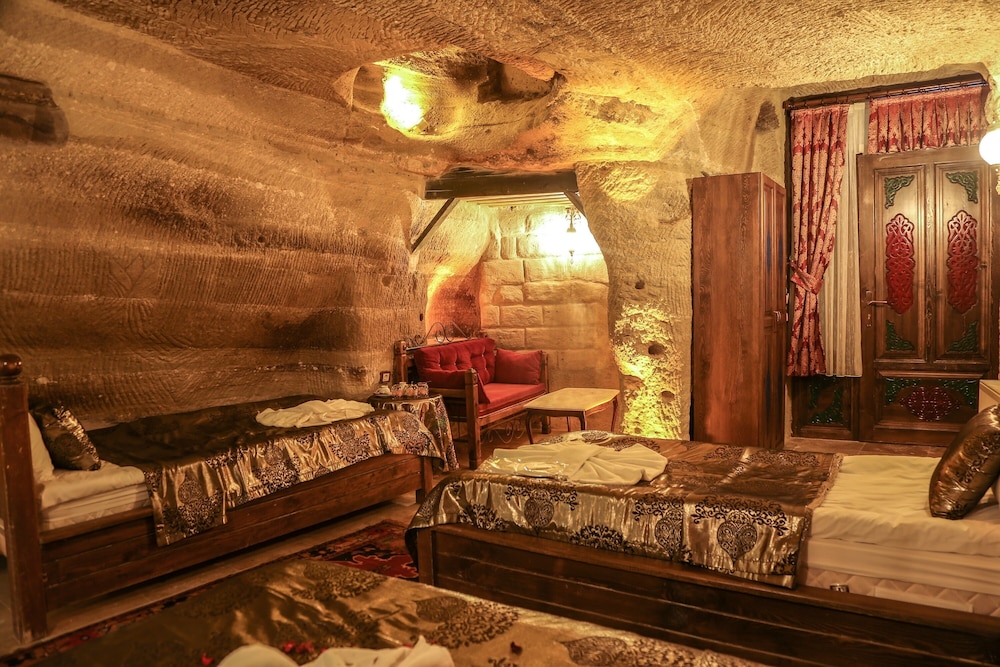 (104) Deluxe Cave Suite photo 1