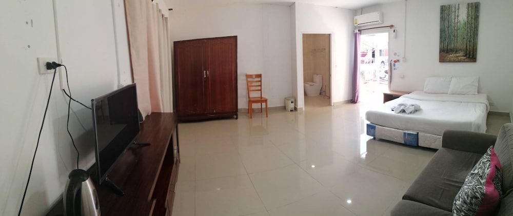 Exclusive Room, 1 King Bed, Resort View, Ground Floor photo 3