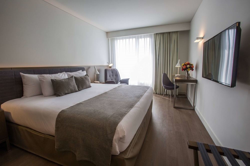 Classic Room, 1 King Bed, City View - Photo 1