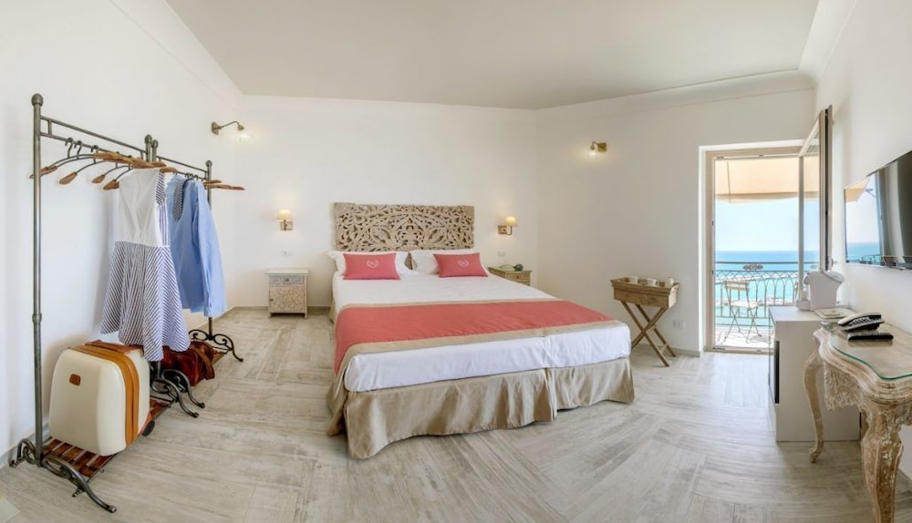 Deluxe Triple Room, 1 Queen Bed with Sofa bed, Balcony, Sea View