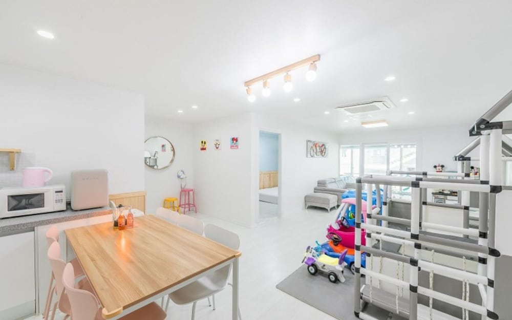 Room (King Special Price Room 201 (Indoor P) photo 2