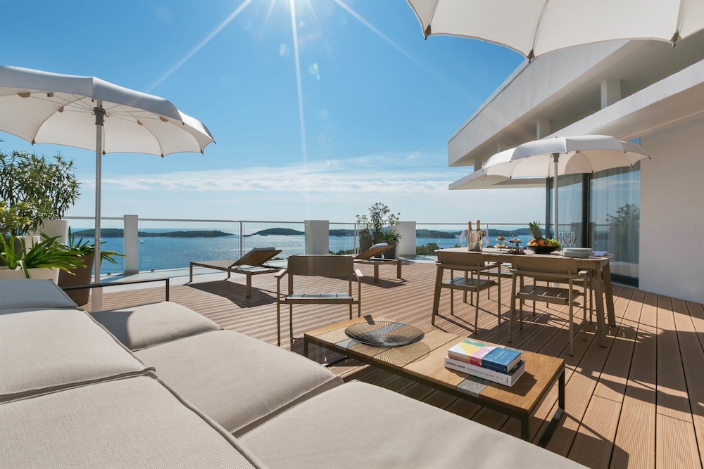 Deluxe Penthouse Two-Bedroom Suite, Terrace, Sea View - Photo 7