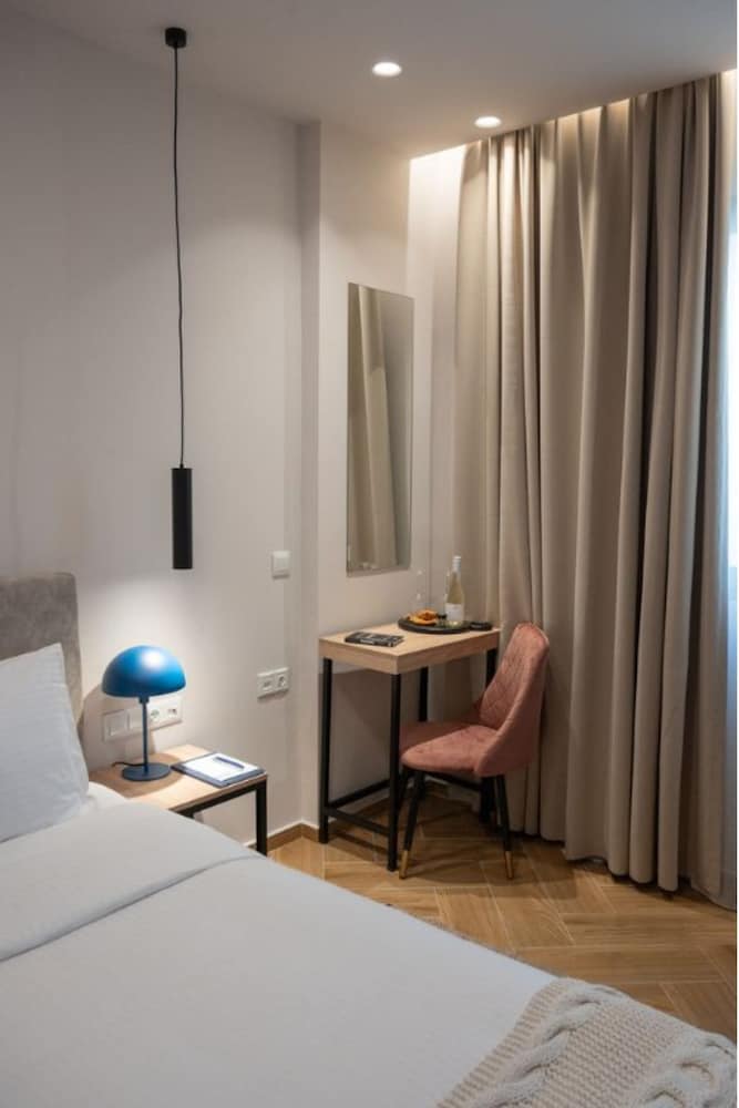 Standard Double or Twin Room - Photo 5