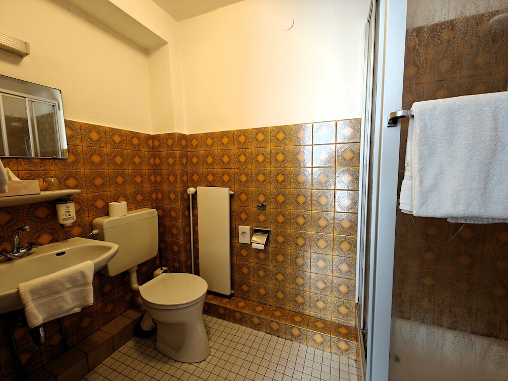 Basic Double or Twin Room, Garden View photo 3
