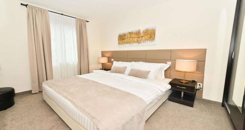 Suite, 1 King Bed, Non Smoking - Photo 1