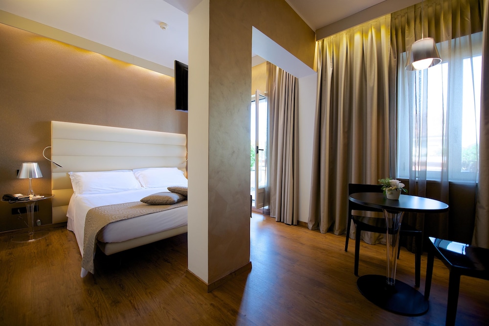Deluxe Room, Balcony - Photo 11