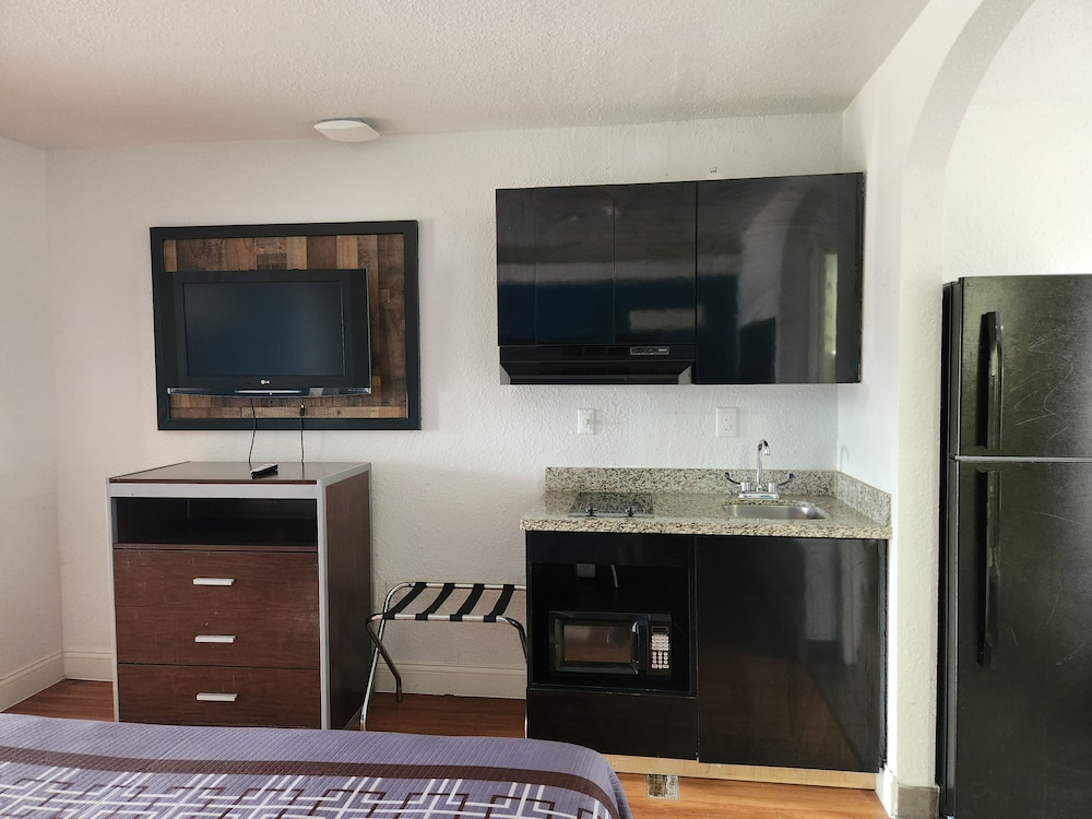 Deluxe Room, 2 Queen Beds, Non Smoking, Kitchenette