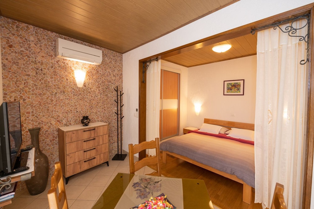 Studio Apartment with Sea View photo 2