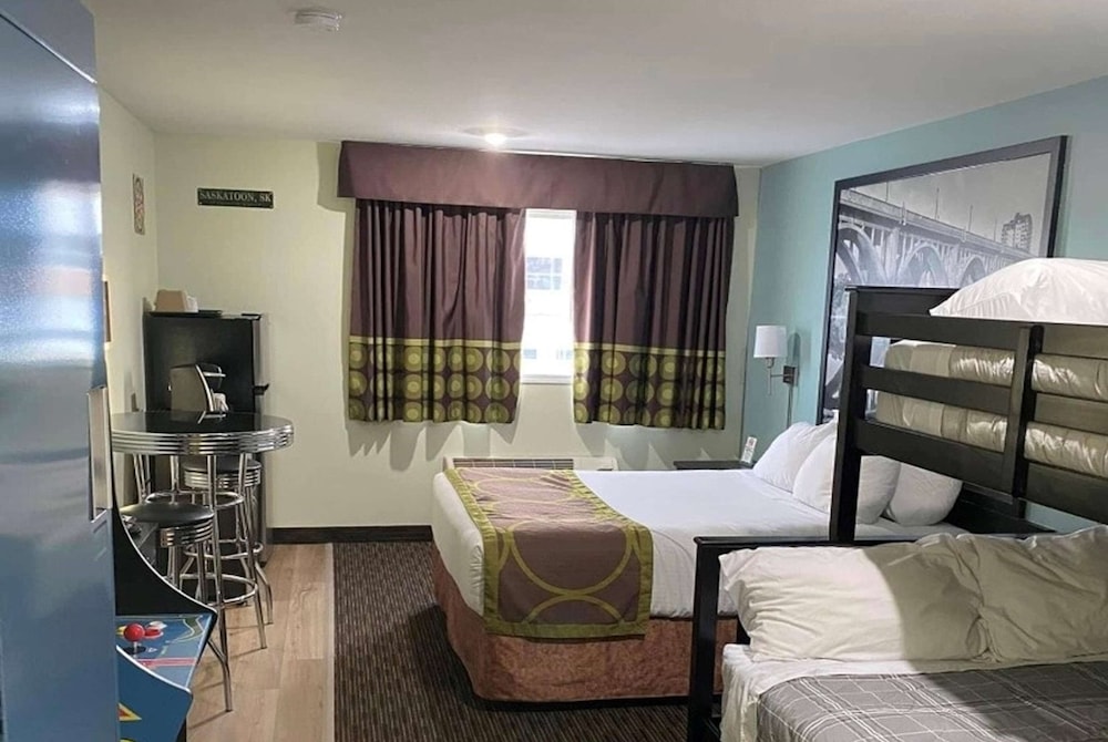 Suite, Multiple Beds, Non Smoking photo 3