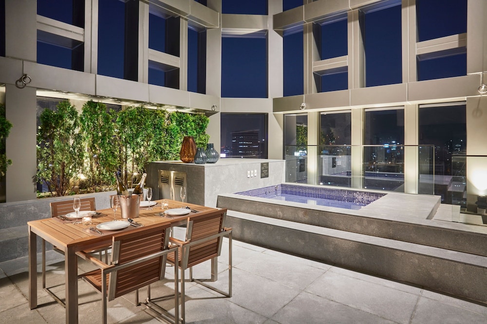 Penthouse, 1 King Bed, City View photo 1