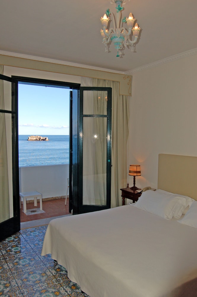 Double or Twin Room, Balcony, Sea View - Photo 3