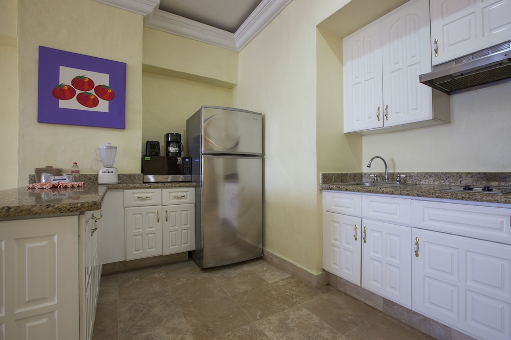 One Bedroom Suite - Photo 4