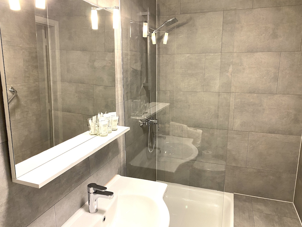 Standard Triple Room - Photo 5