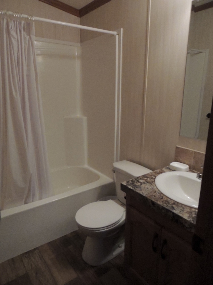Deluxe Cabin, 2 Bedrooms (No Pets, Linens not Available) photo 3