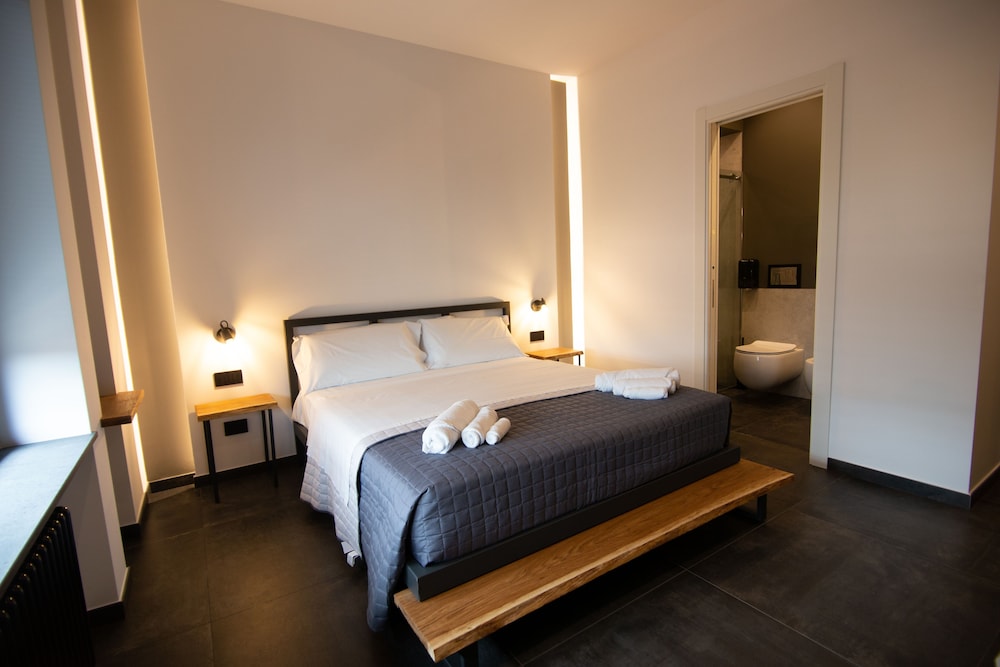 Design Room, 1 Queen Bed, City View (3)