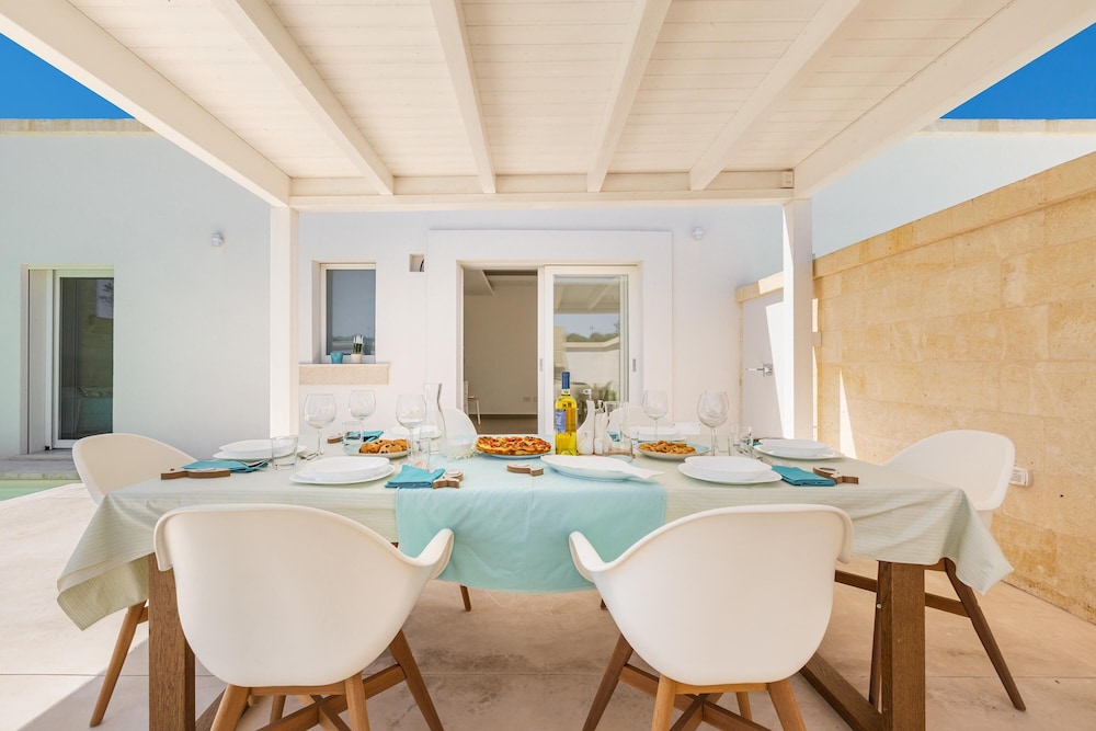 Villa photo 2