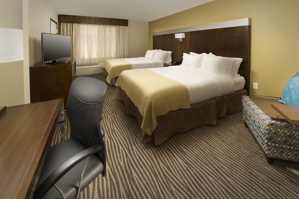 Standard Room, Multiple Beds - Photo 8