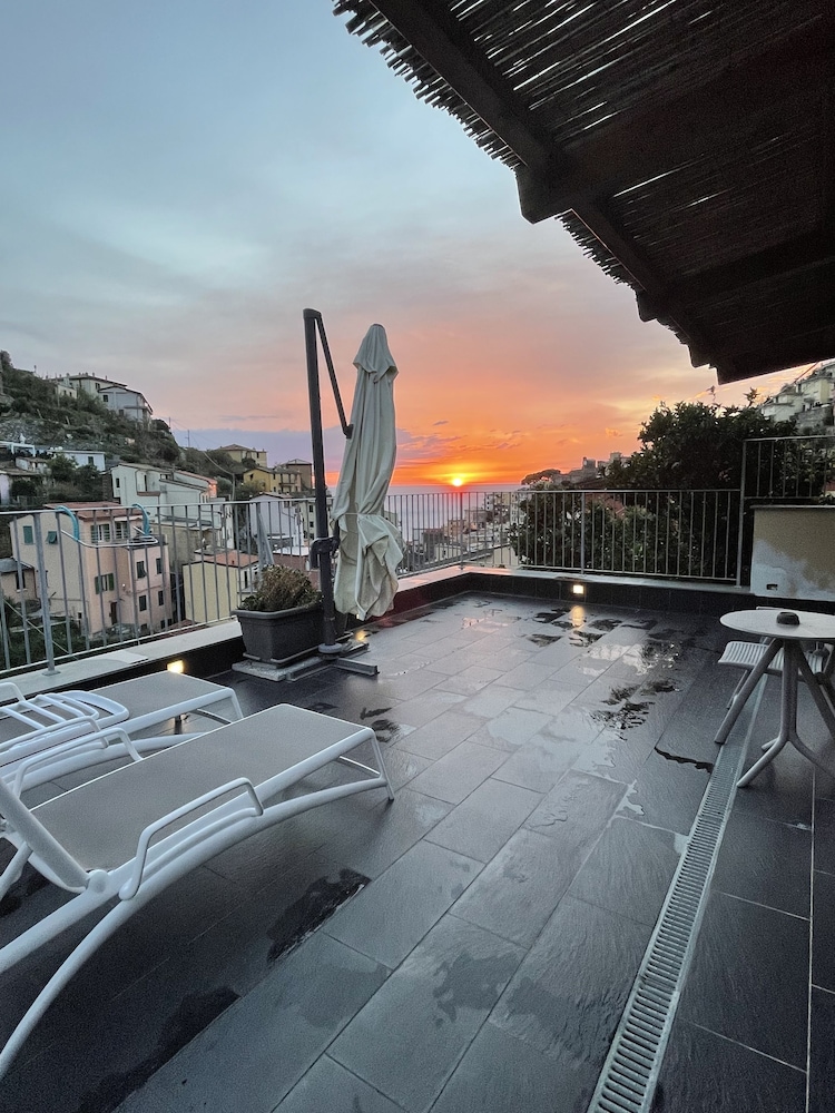 Superior Double Room, 1 Queen Bed, Non Smoking, Sea View photo 2