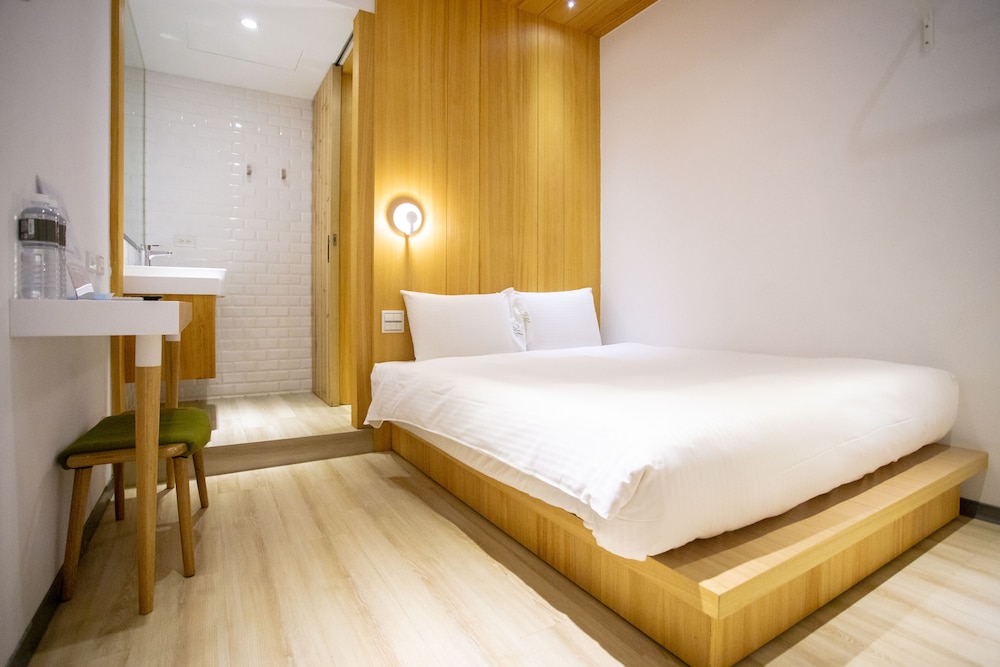 Standard Double Room, No Windows photo 1